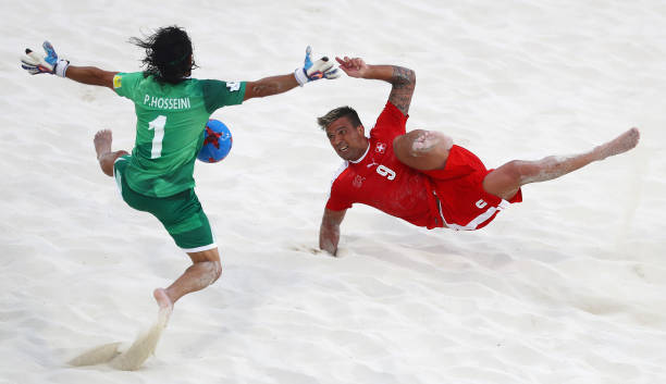 定位球越位規(guī)則解析：什么情況下會判罰越位？