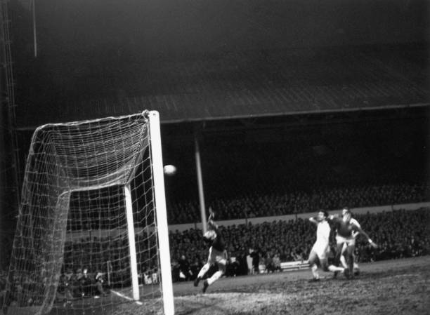 足球比賽中哪些行為會(huì)判間接任意球？8種情況盤(pán)點(diǎn)