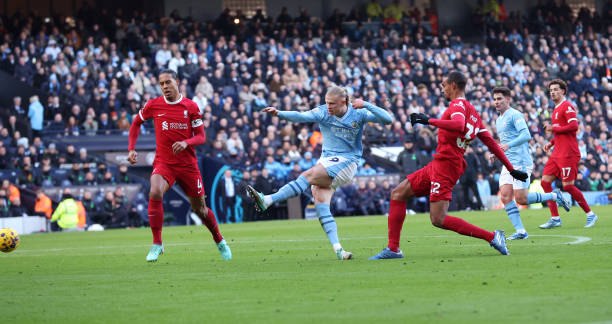 卡卡在米蘭的戰(zhàn)術(shù)體系中扮演什么角色？