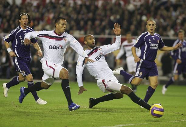 永恒傳奇！布馮十大撲救GIF，第一個就讓你跪著看完