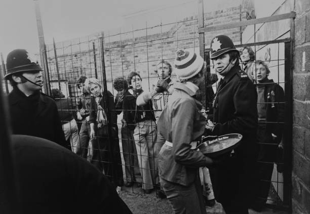 邊裁舉旗瞬間：越位判罰的關(guān)鍵要素