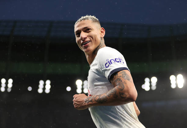 豪門(mén)新抱：妮可拉·佩爾茨與貝克漢姆家族的融合與互動(dòng)