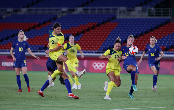 卡塔爾比賽裁判馬寧執(zhí)法集錦：紅黃牌頻出引爭議