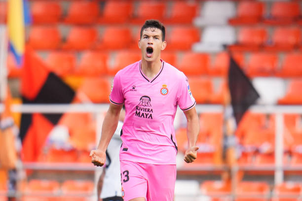 當(dāng)閃電博爾特遇上C羅：掰手腕大戰(zhàn)引爆全網(wǎng)熱議！