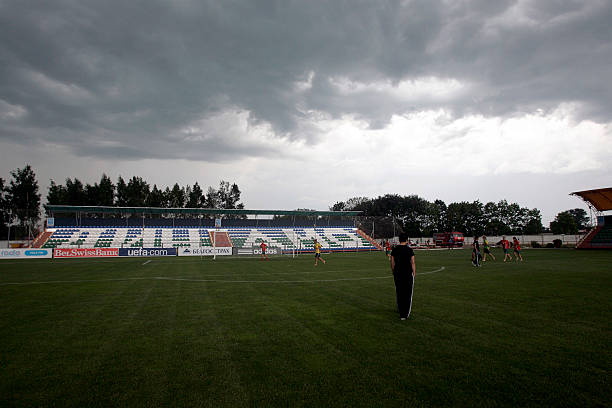 全攻全守戰(zhàn)術(shù)為何曇花一現(xiàn)？現(xiàn)代足球的戰(zhàn)術(shù)適應(yīng)性分析