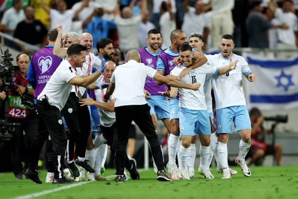 教練和球員如何利用本方半場越位規(guī)則制定戰(zhàn)術？