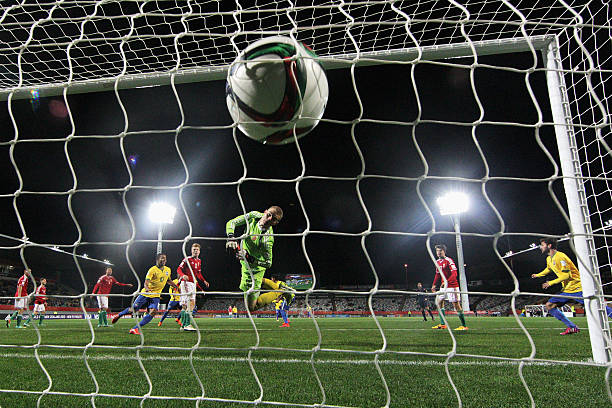 瓜迪奧拉震驚捂臉：萊萬9分鐘5球改寫歷史