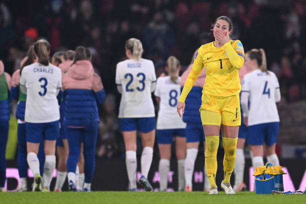 裁判視角：在電光火石間，如何依據(jù)規(guī)則做出禁區(qū)手球的正確判罰？ (從執(zhí)法者角度剖析