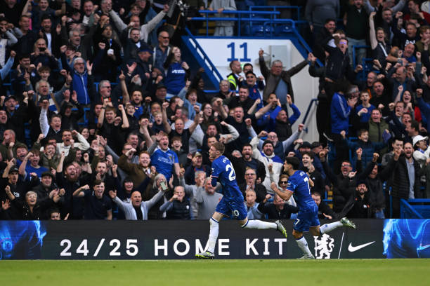 邊線球守門員能否用手接球？規(guī)則解析