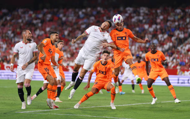 歐冠淘汰賽首回合賽果一覽：誰將挺進八強？