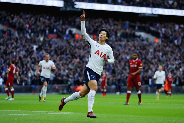 璀璨星光！2016-2017歐冠頒獎(jiǎng)典禮上的十大難忘時(shí)刻