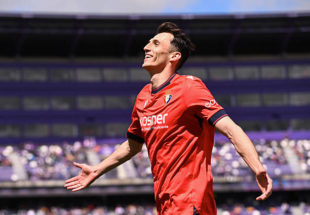 綠茵場(chǎng)上的藝術(shù)：解析C羅經(jīng)典凌空斬