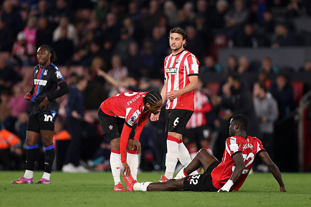 如何利用定位球和任意球改變比賽走勢？