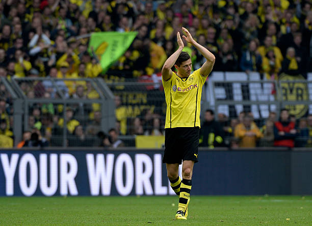 裁判手勢揭秘：如何通過手勢瞬間判斷是直接還是間接任意球？