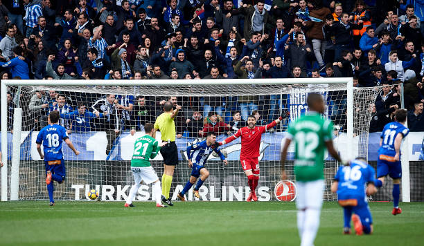 角球成阿森納進(jìn)攻利器？關(guān)鍵比賽中的定位球表現(xiàn)分析