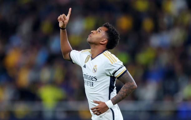 高中鋒戰(zhàn)術(shù)的復(fù)興：邊路傳中陣型在當(dāng)代足球中的價(jià)值