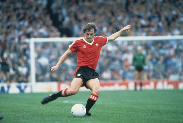 快發(fā)任意球破門技巧：時(shí)機(jī)、角度與心理博弈