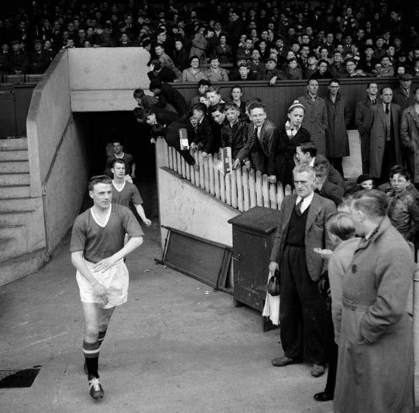 歐冠比賽周期詳解：從小組賽到?jīng)Q賽的完整時(shí)間線