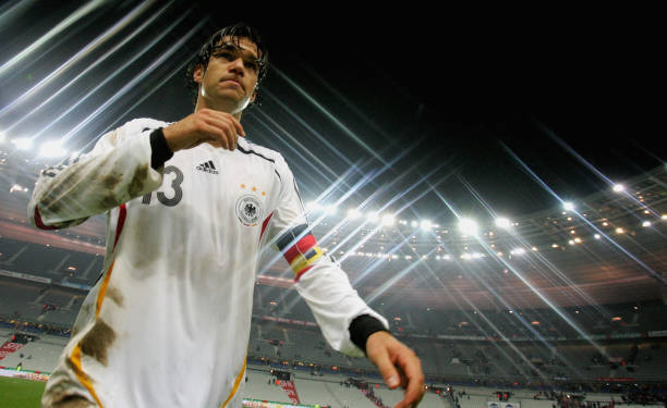 （采用疑問(wèn)句式，增加戲劇沖突和懸念）