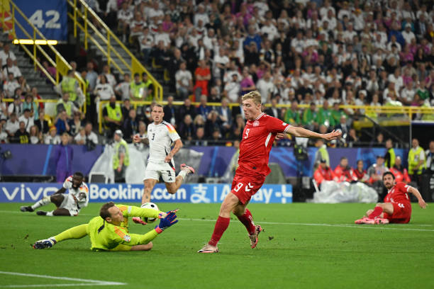 球迷熱議：法甲哪支球隊(duì)的綜合實(shí)力最強(qiáng)？數(shù)據(jù)說話！