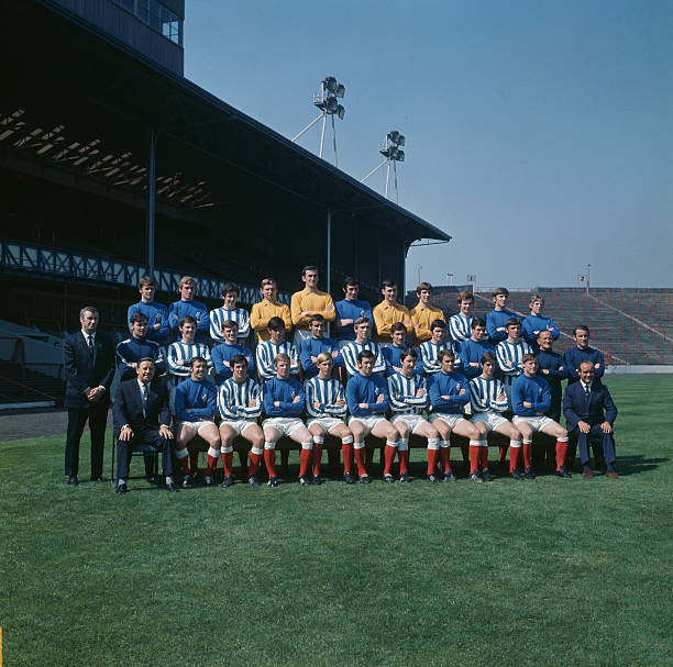 誰(shuí)打破了前鋒壟斷，成為第一個(gè)后衛(wèi)足球先生？