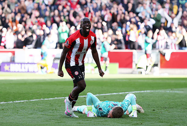 足球場建設(shè)指南：角球區(qū)圓弧半徑的施工要點