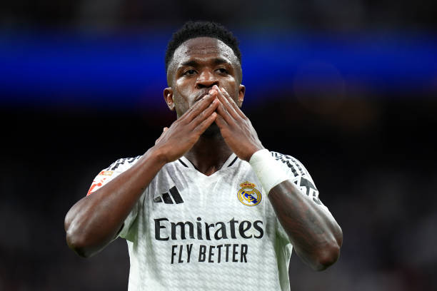 足球巨星C羅的座駕變遷：從青澀時期到如今的頂級豪車