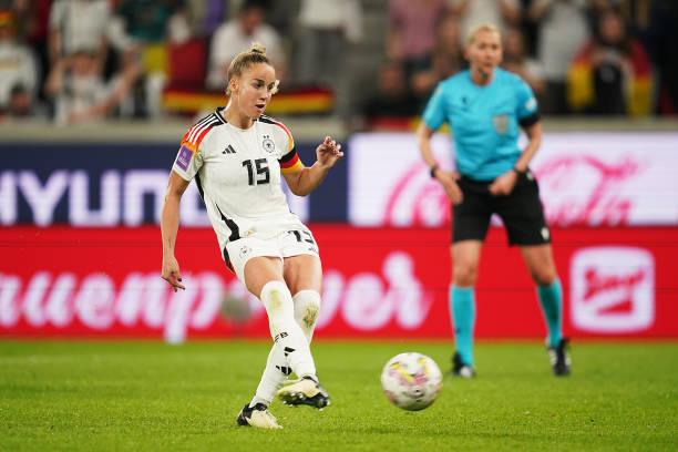 射門力量訓(xùn)練TOP 10：從腿部爆發(fā)到核心穩(wěn)定，一個都不能少