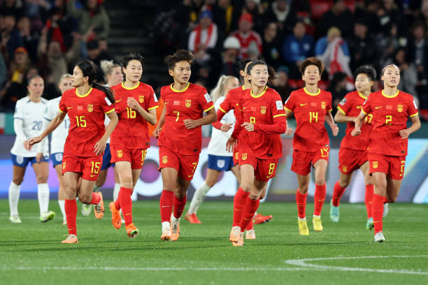 球場(chǎng)外的C羅：陽(yáng)光型男的日常穿搭指南