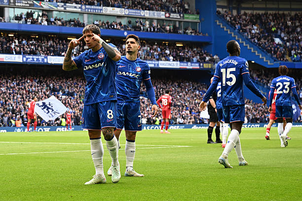 李莎最新街拍照曝光，簡(jiǎn)約穿搭盡顯優(yōu)雅氣質(zhì)