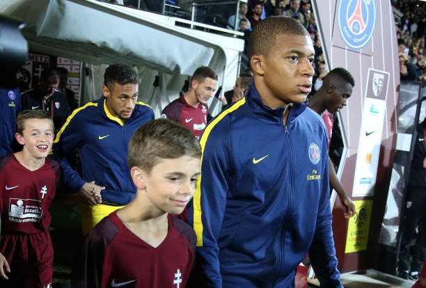 6月22日足球直播：豪門對(duì)決、黑馬崛起，精彩紛呈