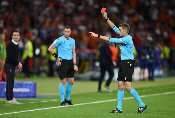 拱橋射門(mén)的物理學(xué)：角度、力量與精準(zhǔn)的完美平衡