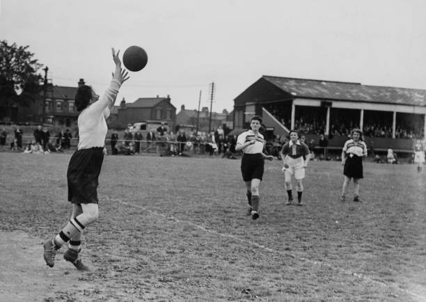 歐冠小組賽積分榜：死亡之組形勢(shì)膠著，兩大豪門命懸一線！