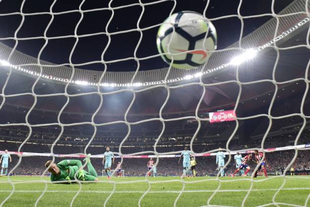 歐冠、金球獎(jiǎng)、國家隊(duì)——C羅與梅西的榮譽(yù)爭(zhēng)奪戰(zhàn)