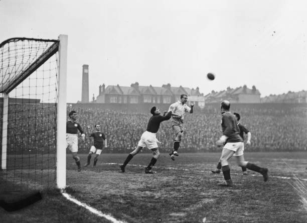 貝克漢姆發(fā)型演變史：2000年歐洲杯莫西干頭的時(shí)尚革命