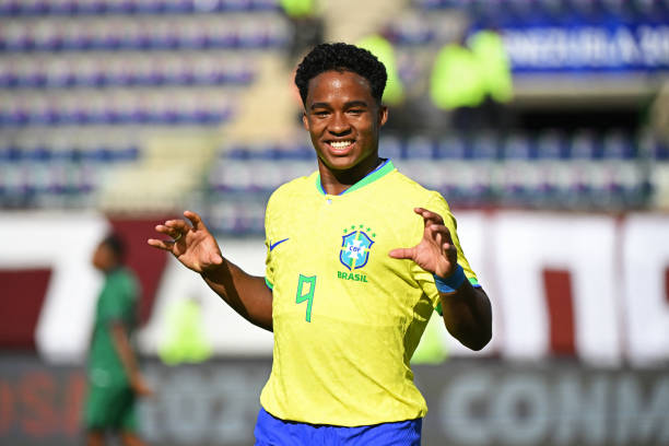 2020年足球年鑒：重大賽事視頻回放與賽后解析