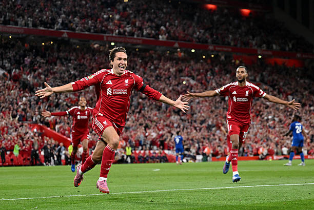 足球邊線球教學：踩線發(fā)球是否合法？完整示范