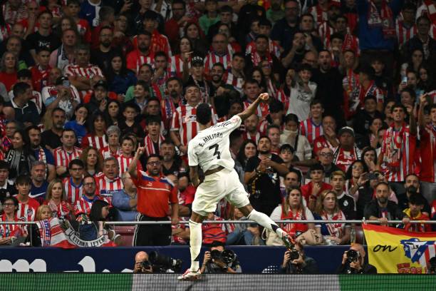 從站位到盯人：定位球防守的基本原則