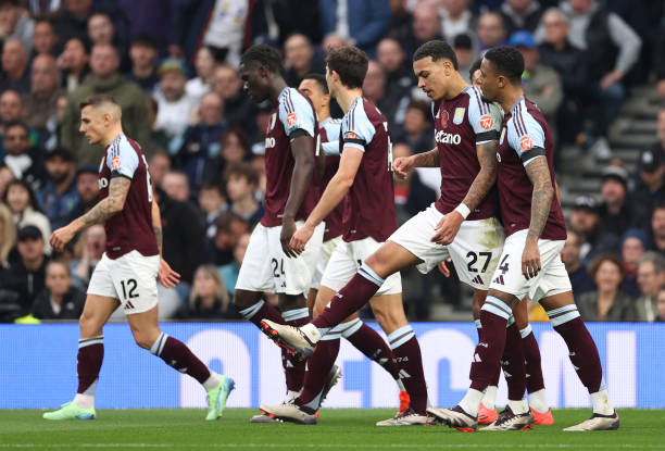 貝克漢姆發(fā)型演變?nèi)涗洠鹤闱驁?chǎng)外的時(shí)尚傳奇