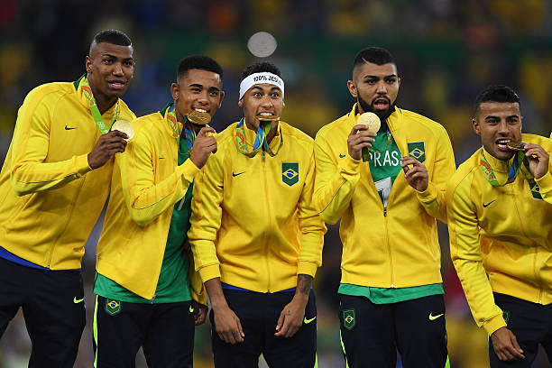 法甲焦點(diǎn)戰(zhàn)：巴黎圣日耳曼主場(chǎng)迎戰(zhàn)昂熱，今晚直播不容錯(cuò)過(guò)！