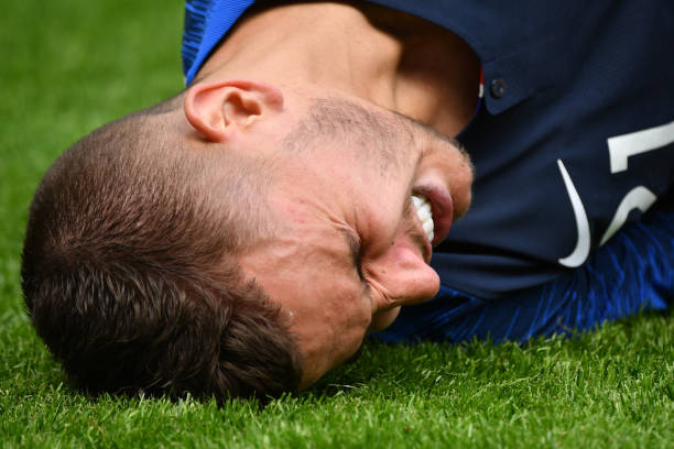 門將神撲卻難逃厄運，皮球詭異滾入網(wǎng)窩