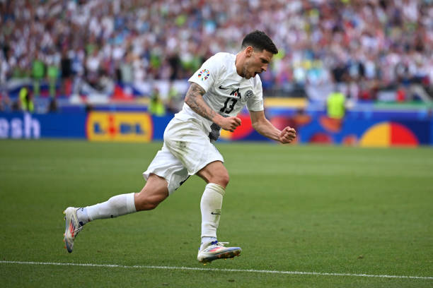 足球史上最優(yōu)雅的過人動作：馬賽回旋GIF集錦