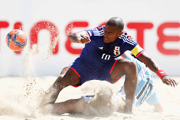 足球圈新謎題：德羅巴姆巴佩合影中的女士究竟是誰？