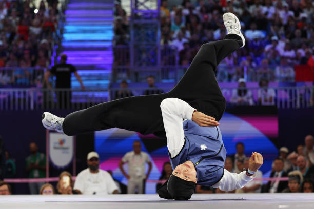 國乒隊員試穿新隊服，備戰(zhàn)巴黎奧運信心十足