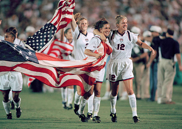 中國代表團(tuán)旗手揭曉：花劍奧運(yùn)冠軍雷聲引領(lǐng)入場