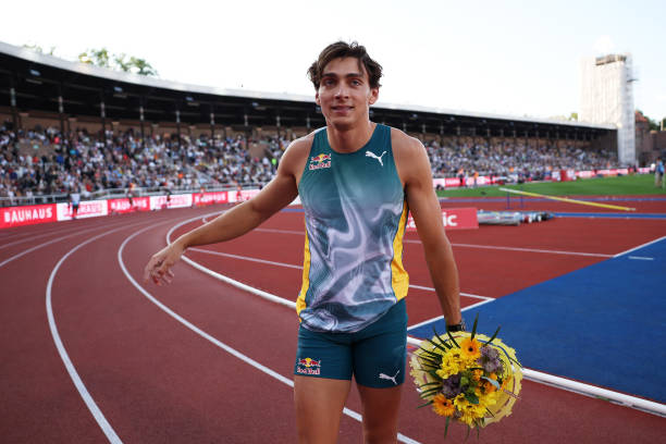 跳遠(yuǎn)助跑與起跳銜接技巧：視頻教學(xué)全解析