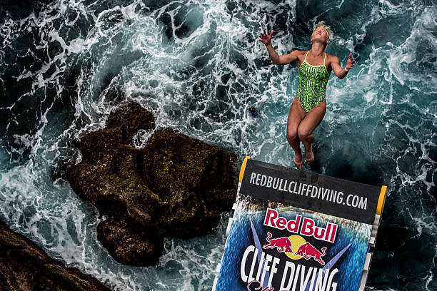 跳遠與跳高中的拋物線：數學如何預測最佳起跳角度