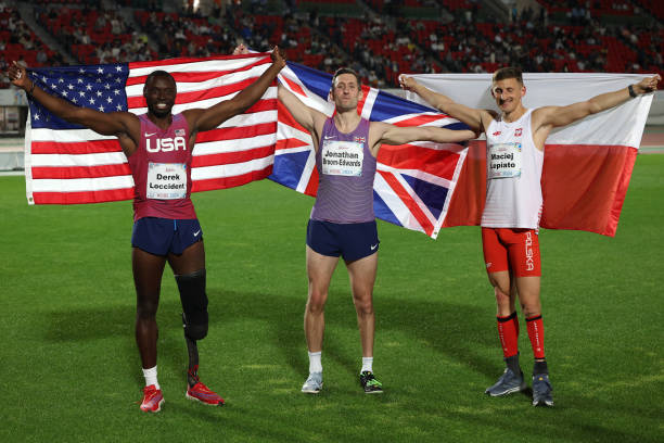 從農(nóng)村女孩到奧運(yùn)冠軍：全紅嬋談跳水背后的故事