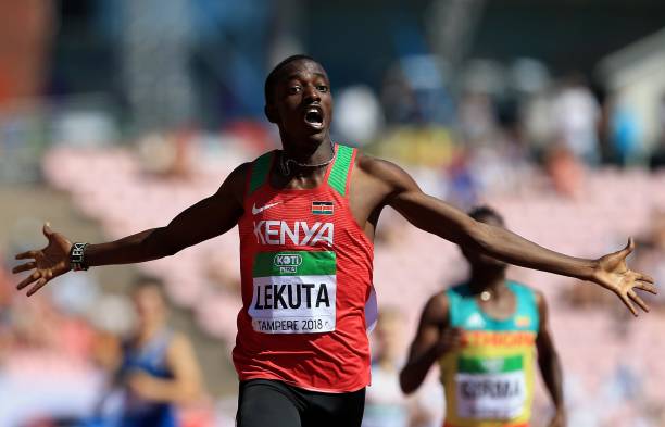 郭晶晶身著專業(yè)跳水服，展現(xiàn)優(yōu)雅跳水風采