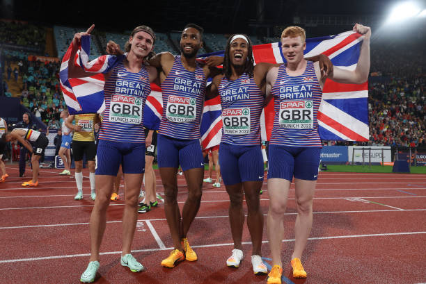 寧澤濤腹肌照引發(fā)熱議，粉絲大贊其自律與努力！